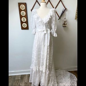 1970’s Lace Bridal Gown Wedding Dress Vintage